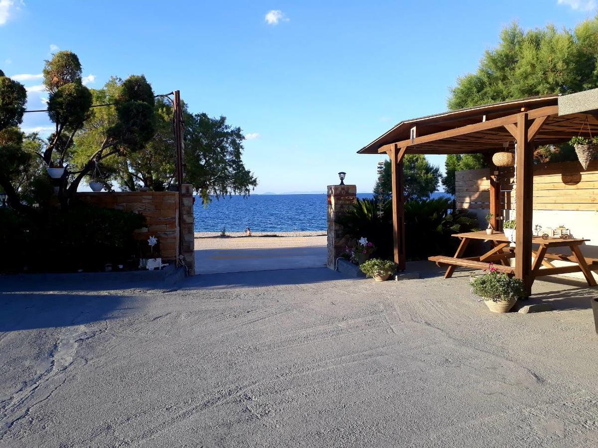 Almirikia Apartment *