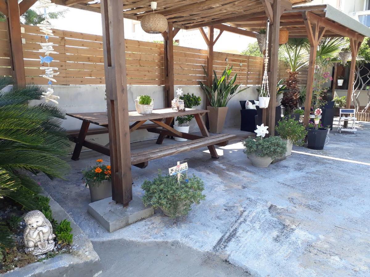 Almirikia Apartment